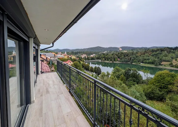 아파트 Fuzine Lake Apartments 퓨지네